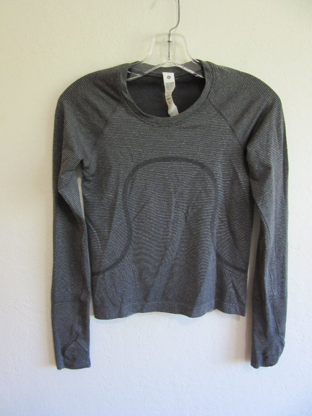 lululemon Energy Creates Energy 4 Long Sleeve Thumb Opening Top